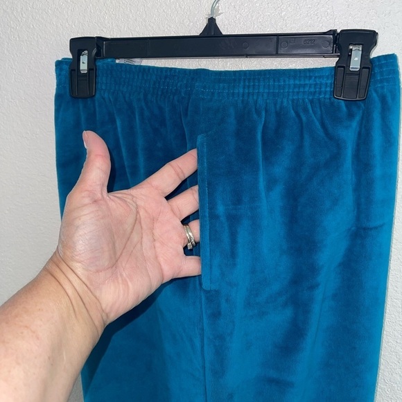 NWT Alfred Dunner Velour loungewear pants. SizeXL proportioned short. - Picture 4 of 7